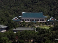 청와대 "노인 무임승차 제한, 고려하지 않는다"(종합)