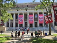 '하버드대 1위→3위' 흔들리는 美대학…中 '톱10 중 7곳' 싹쓸이