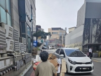 밤새 16시간 걸어 2만원 벌었다…새벽 고물상 앞 줄지은 노인들