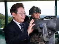 軍 전방부대 방문한 이 대통령 