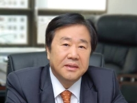 입학생 전원에게 무조건 장학금…9억원 통 큰 기부한 우오현 회장