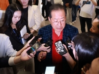하와이서 돌아온 홍준표 