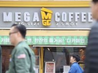 "100만원씩 돌려줘"…'최다 가맹점' 메가커피 점주 323명 차액가맹금 소송