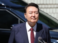 [속보] 尹, 말없이 서울고검 안으로…곧 특검 조사 시작 예정