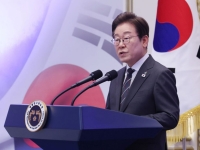 국가유공자에 90도 고개 숙인 대통령 