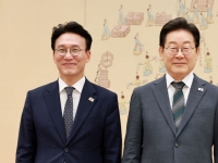 이재명 대통령, 국무총리 등 참모진에 임명장 수여…취임 한 달만
