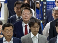 [속보] '재구속' 尹, 내란재판 첫 불참…불출석 사유서 제출