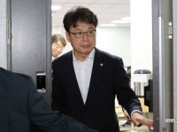 진성준 "주식시장 안 무너져"…'대주주 기준' 놓고 공방(종합)
