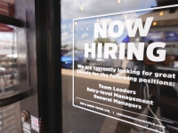 美 신규 실업수당 청구, 팬데믹 후 최대폭 증가…