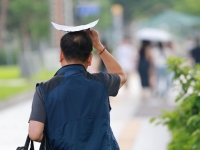 전국 30도 안팎…곳곳 한때 소나기