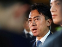 日 유력 총리후보 고이즈미, 야스쿠니 참배…6년째 현직각료 참여(종합)