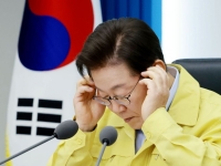 휴가지에서 '조국 사면' 결정한 李 