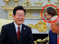 한미 정상 가운데 '씬스틸러' 정체…전업주부 출신 '닥터 리'
