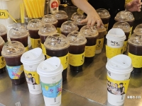 2000원짜리 '아아' 팔아 연매출 4억…'직장인 생명수' 되자 매장만 '10만개'