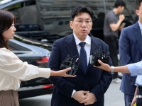 [하이브 오너리스크]'구속 갈림길' 방시혁, 경고등 켜진 하이브 사업