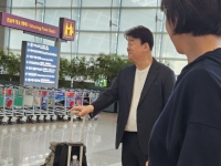 위기의 백종원, 소스통 들고 해외로 떠난다…