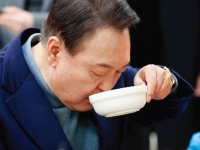 尹, 경호처가 기미상궁?…구치소서 끼니마다 독극물 검사