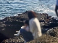 '관광'하러 온 건지 '민폐' 끼치러 온 건지…천연기념물서 아이 용변 본 中 관광객