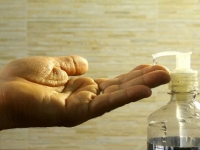 3세 딸 성조숙증 진단…폐경 호르몬 치료제 접촉 가능성 제기