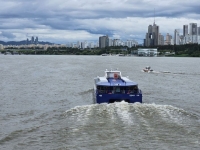 서울 한강버스 강바닥에 걸려 멈춰…80명 전원 구조