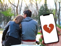 손 안의 '이것' 때문에 불륜 급증…인니 종교부 장관 경고