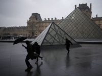 루브르 절도 용의자 잡고보니…전과 15범에 지역 유명 인플루언서