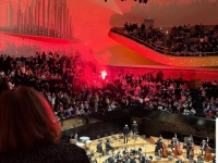 파리 오케스트라서 연막탄 '펑'…가자전쟁 반대 시위에 소란