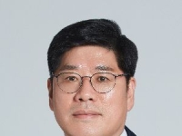 팝송 '마이 웨이' 가사 남긴 채…'대북송금' 사건 수사팀장 김영일 차장검사 검찰 떠났다