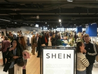 "패션계 모욕" 비난 폭주에도…'파리 백화점 입성' 中 쉬인 매장에 5만명 북적