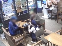 청각장애 손님에 수어로 