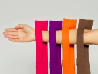 긴 양말 같은데 35만원?…'아이폰 포켓'에 쏟아진 혹평