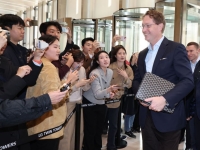 벤츠 회장 만난 이재용…SDI 앞세워 전기차 '삼성 라인' 넓힌다