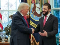 트럼프, 시리아 대통령에 향수 주며 