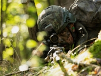 월급 442만원, 복무기간 6개월 이상…18세 남성 전원 징병검사 한다는 '이 나라'