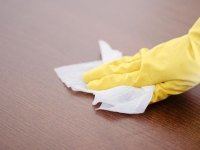 밥 먹기 전 물티슈로 식탁 '슥슥'…위생적인 줄 알았는데 '반전' 숨어있었다