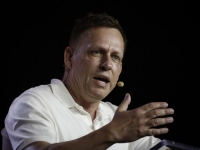 피터 틸도 엔비디아 지분 전량 매각…커지는 AI 버블 경고