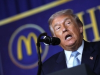 고물가·엡스타인에 발목잡힌 트럼프…