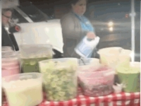 노점상 식자재에 표백제 '콸콸콸'…단속반에 들끓던 비난, 갑자기 조용해진 이유