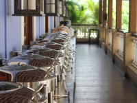 돌아온 외국인, 명동 상권의 부활…가성비 호텔 뷔페 '예약 전쟁'