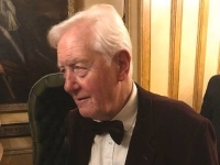 "아들 낳아주면 연봉 1억"…수십년간 '4050 여성' 찾고 있는 79세 귀족