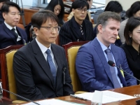 "쿠팡 영업정지" "1조원대 과징금"…여야, 침묵 김범석 맹폭