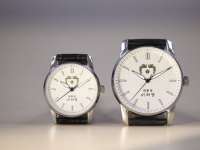 이 대통령 손목시계 공개···자필로 '국민이 주인인 나라'