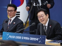 李대통령 "우리 사회에서 금융이 가장 약육강식적"…'포용 금융' 또 강조 (종합)