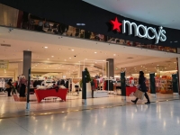 아기 기저귀 갈던 엄마에 흉기 휘두른 정신질환자…뉴욕 백화점 '발칵'