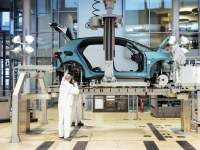 EU '2035 내연기관차 판매 금지' 철회…완성차 업계도 전략 수정