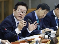 [속보]이 대통령 “탁월한 성과 내는 공무원들은 파격적 포상”