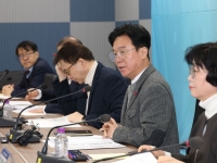 상용직 근로자 26년5개월만에 첫 감소…AI 대체 영향 