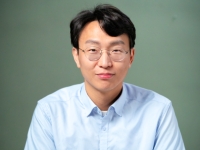 '저속노화' 정희원, 스토킹 혐의 전 동료 고소…