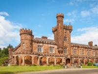 침실 20개에 욕실 9개…영국 9300평 성, 13억원 원룸 값에 나와