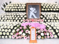 문체부, 故윤석화 문화훈장 추서 추진…